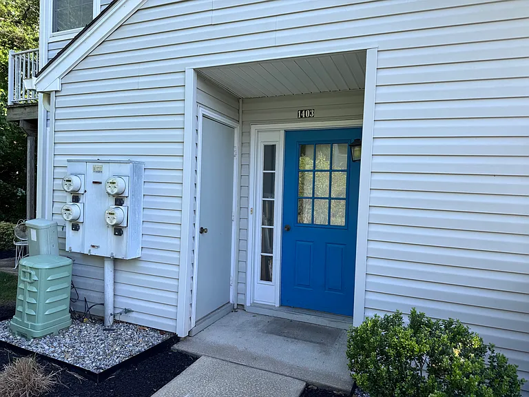 1403 Squirrel Rd — Photo 2