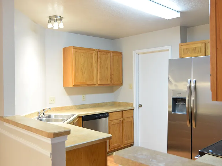807 Hartrick Cir — Photo 4