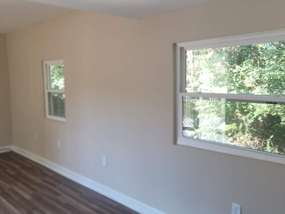 2nd image of 155 Little Hollow Trl