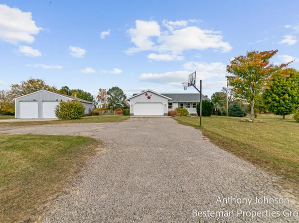 14700 Lincoln Park Dr NE, Gowen, MI 49326