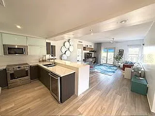 2 bed, 2.0 bath, 1200 sqft, $4,400 — Photo 2