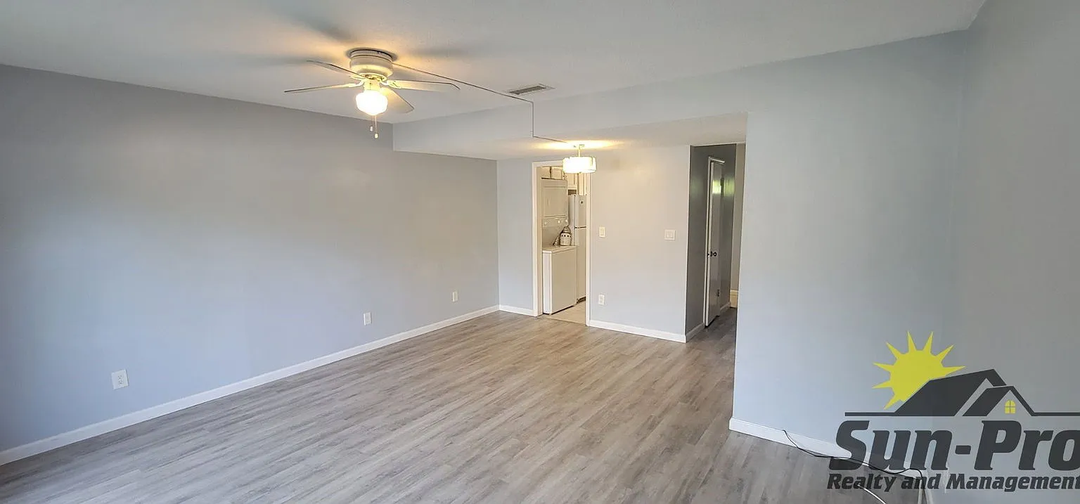 2 bed, 1.5 bath, 990 sqft, $1,695 — Photo 2