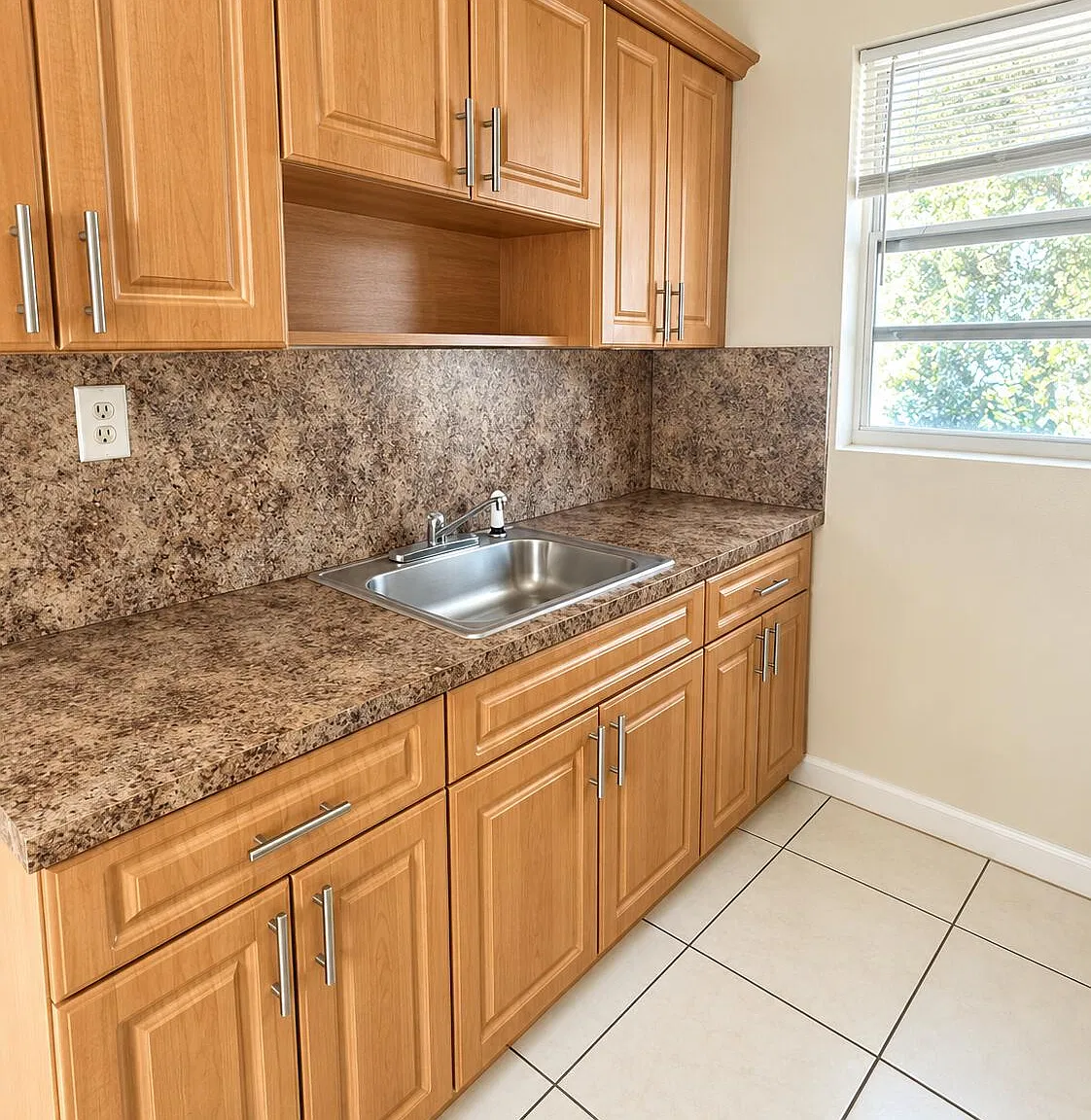 1 bed, 1.0 bath, 680 sqft, $1,275 — Photo 1