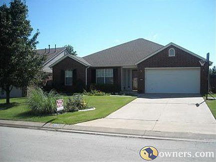 rich and traditional red brick w/cream trim
