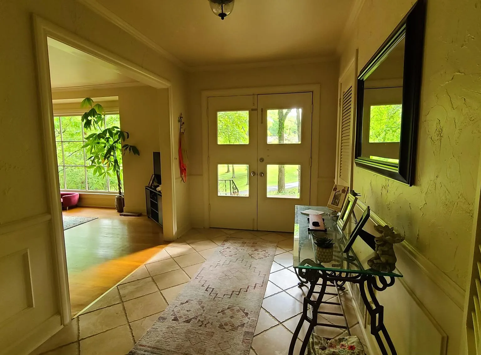4 bed, 2.5 bath, 2900 sqft, $4,800 — Photo 2