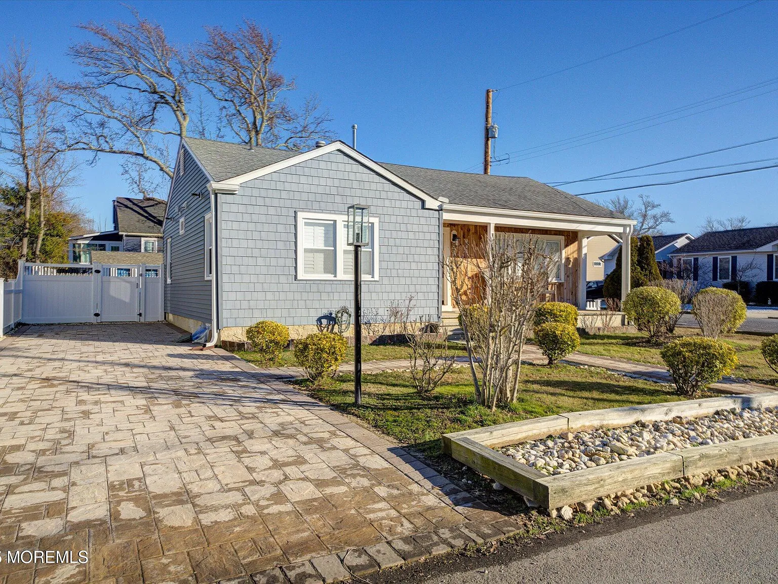 3 bed, 1.5 bath, 1014 sqft, $2,900 — Photo 2