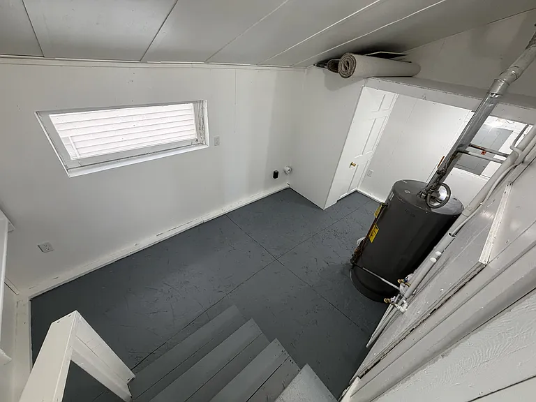 121 E Melvin Ave — Photo 5