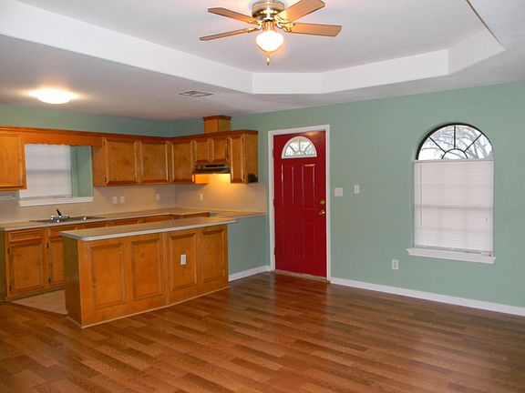 3rd image of 215 Poinciana Dr