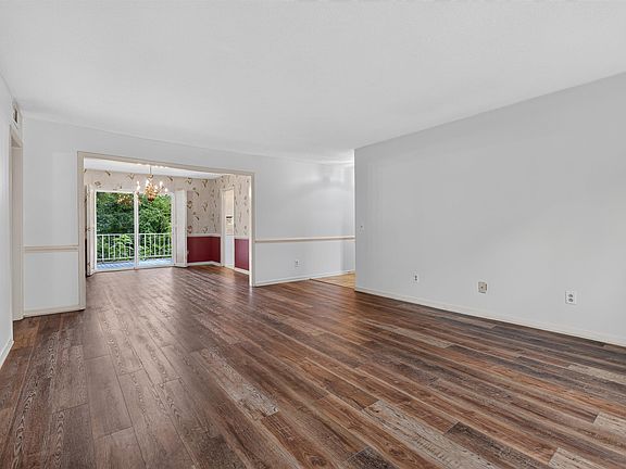 4th image of 3600 Chateau Dr #K-142