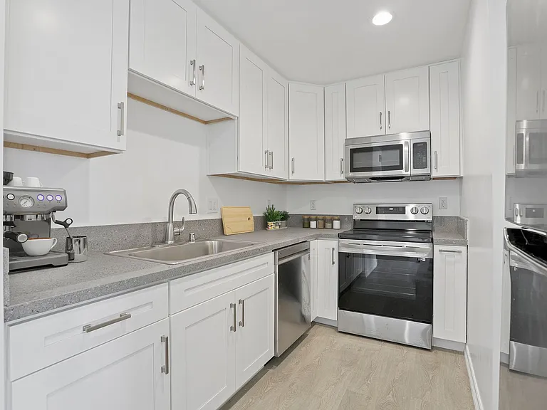 Highland Pacifica Apartments — Photo 14
