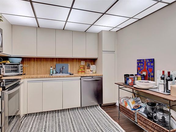 5th image of 18151 NE 31st Ct APT 1903