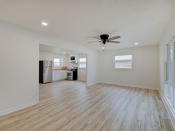 2nd image of 529 Park Dr
