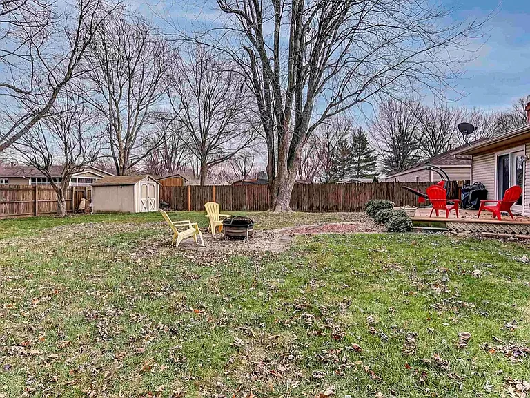 6 Lancelot Dr — Photo 2