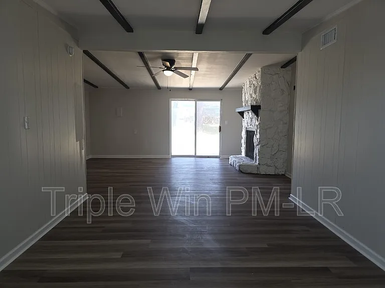 1516 Gregory St — Photo 10
