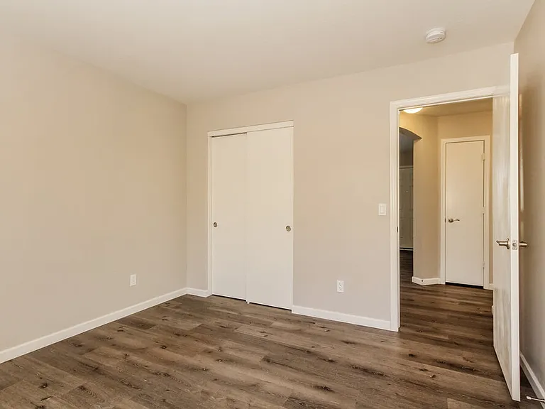 1044 S 239th Ln — Photo 10