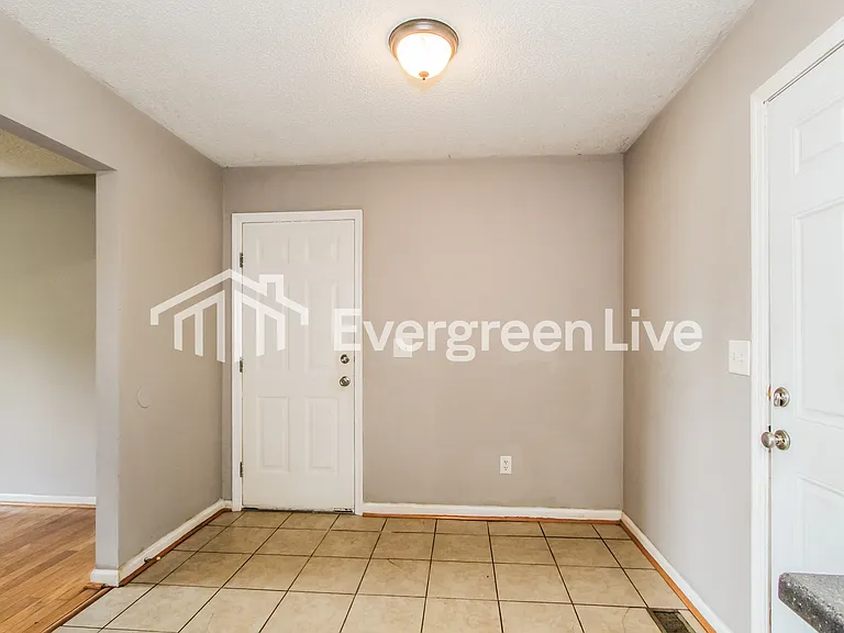 161 Buckingham Cir — Photo 5
