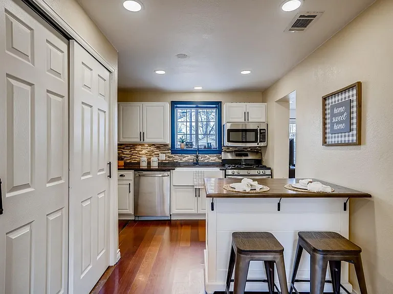 1164 Verbena St — Photo 3
