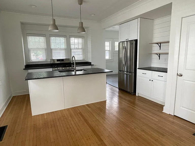 5201 Broadway St #5201 — Photo 2