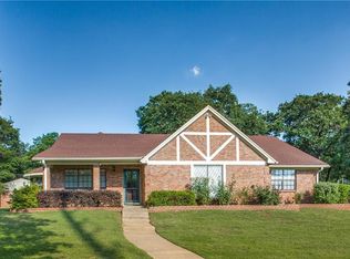 621 John Charles Dr, Burleson, TX 76028