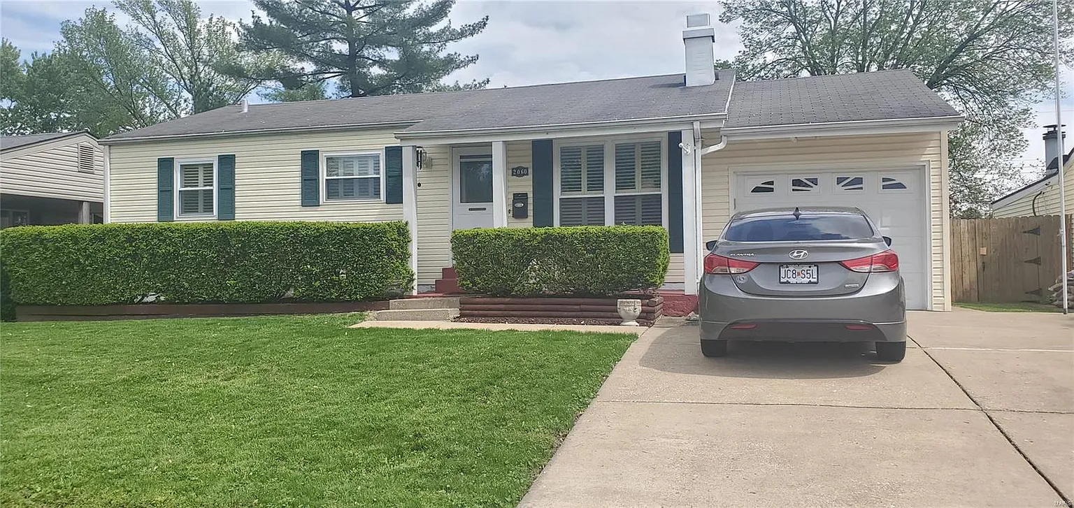 2060 Grants Pkwy photo 1
