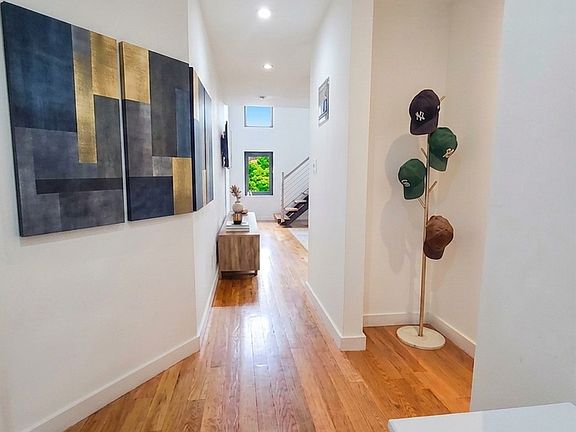5th image of 215 E 81st St APT 7D