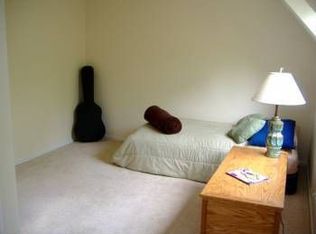 1607 Park Overlook Dr, Reston, VA 20190