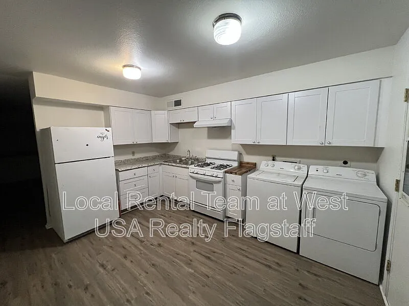 2219 E Dortha Ave #2