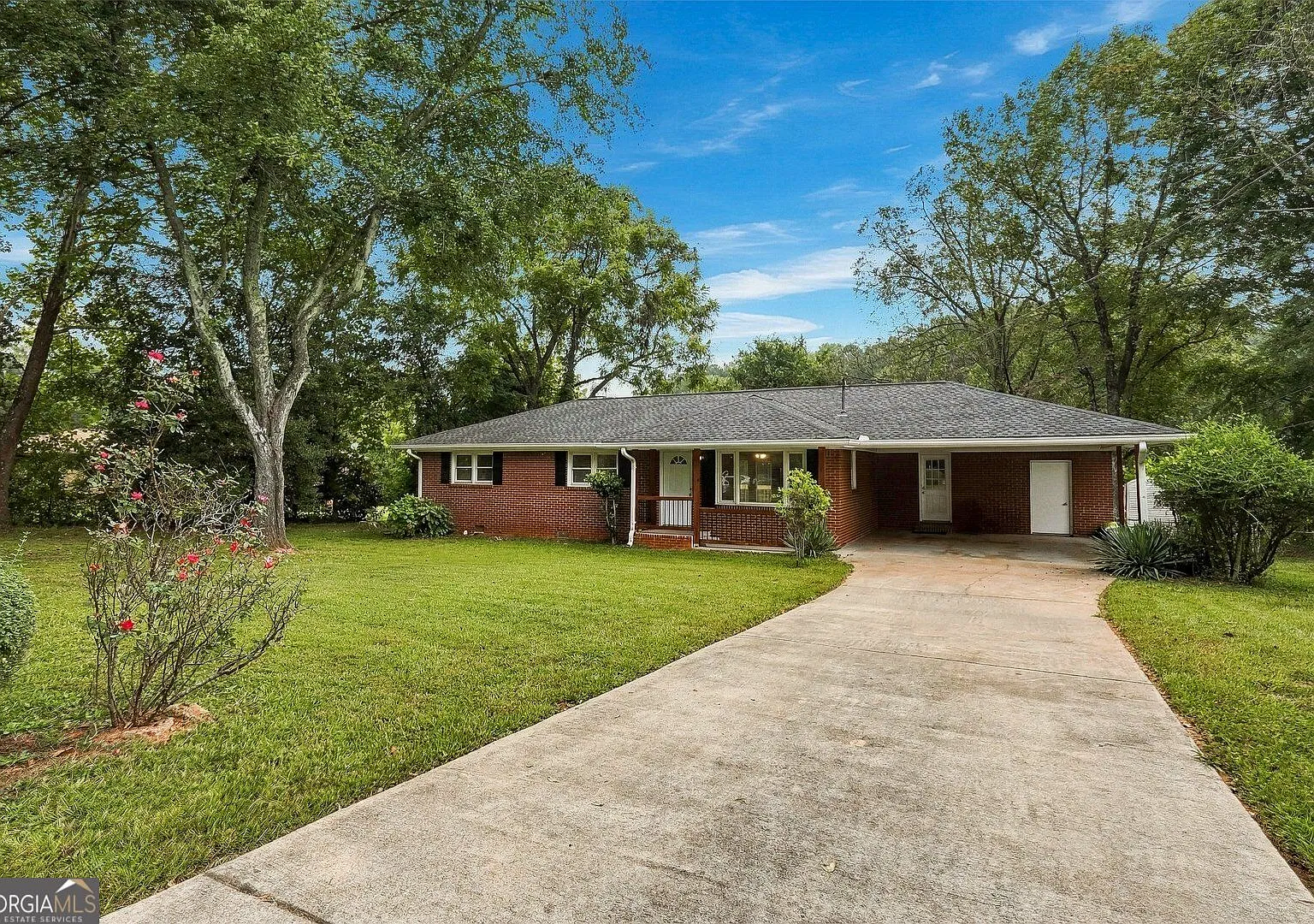 3 bed, 1.5 bath, 1220 sqft, $1,800 — Photo 2