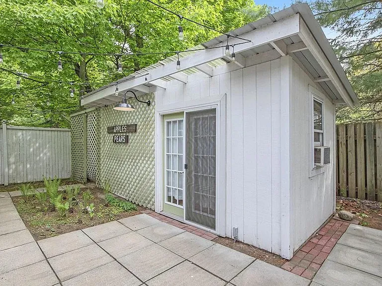 134 Webster Ave — Photo 12