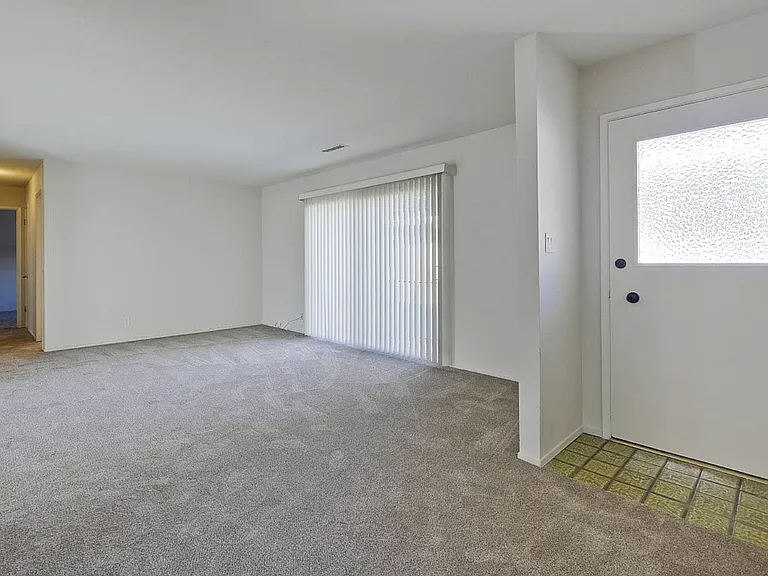 301 College Ave — Photo 2