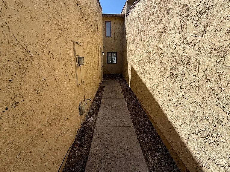 1215 Mews Ln — Photo 3