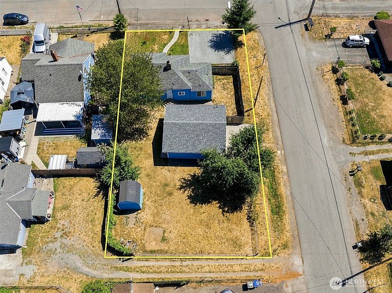 3rd image of 17053 35th Avenue S