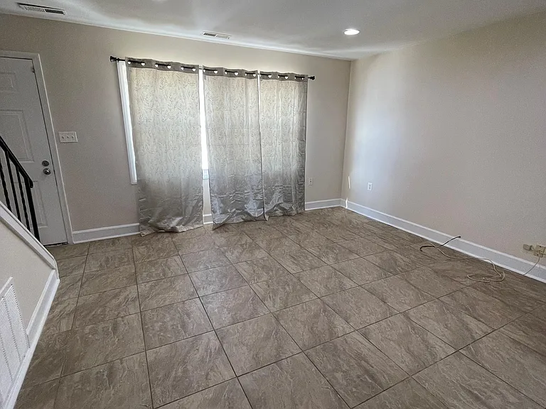 2621 Hallam Ct — Photo 2