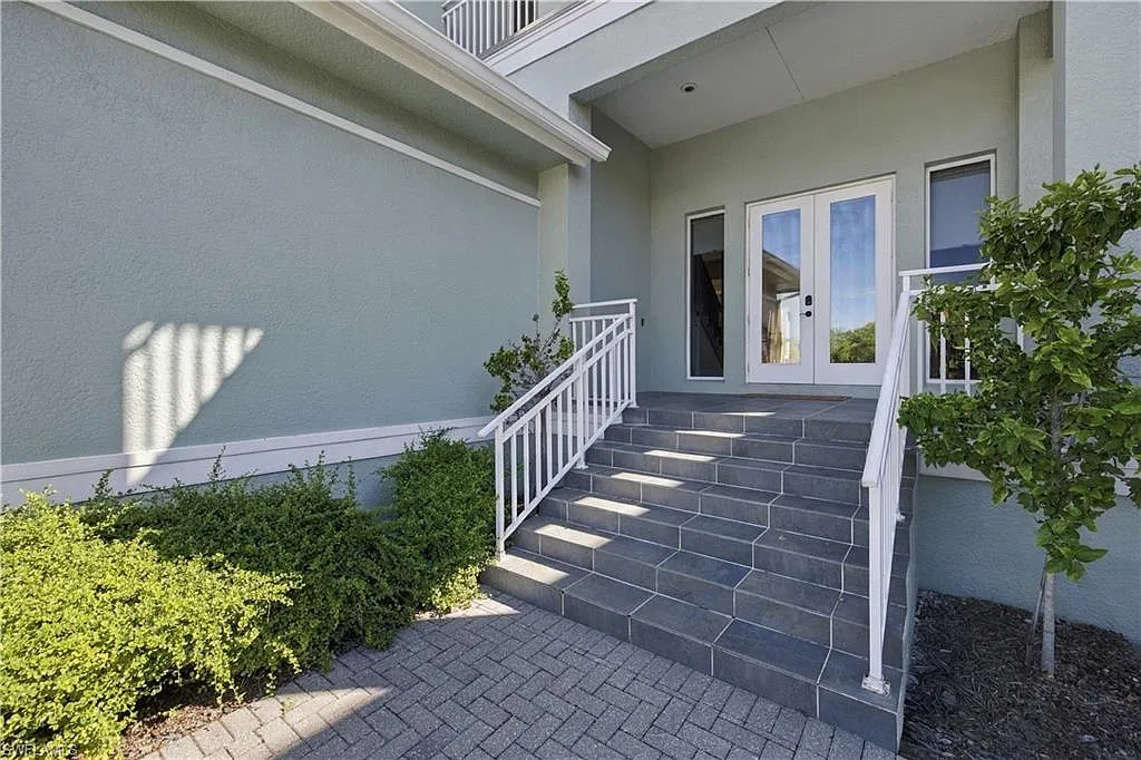 4 bed, 4.0 bath, 4237 sqft, $25,000 — Photo 2