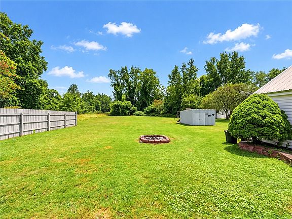 5th image of 2054 Maiden Ln