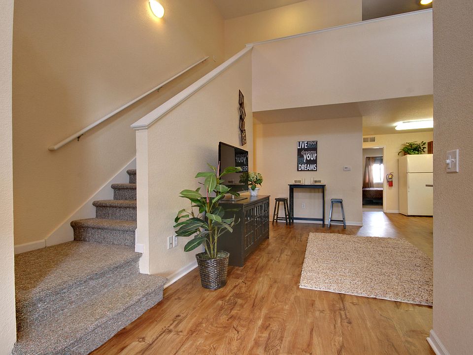 Two story / Drive under living room from entry