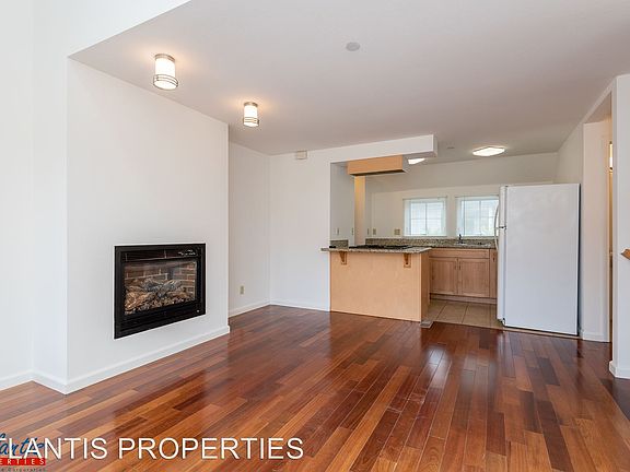 4th image of 132 Clay St APT 4