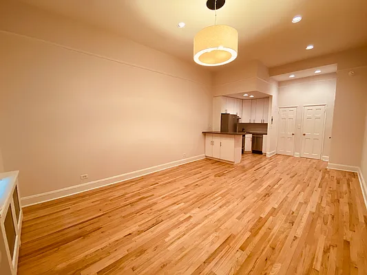 Rented by Metropolis Real Estate of Manhattan | media 5