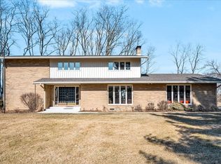 19066 Woodland Trl, Bloomington, IL 61705