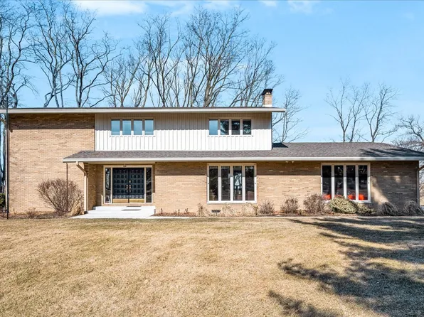 19066 Woodland Trl, Bloomington, IL 61705