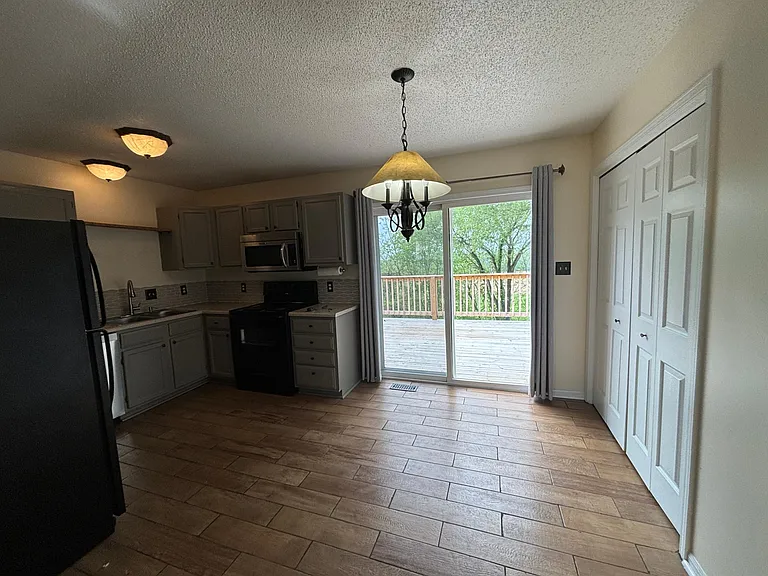 2128 Catie Ln — Photo 6