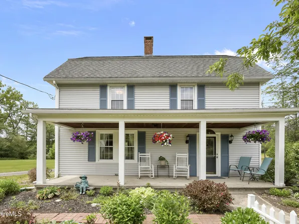 150 Fairview St, Lee, MA 01238