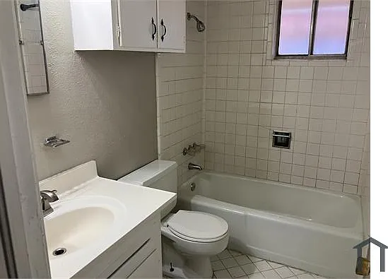 3520 NW 51st St #27 — Photo 4