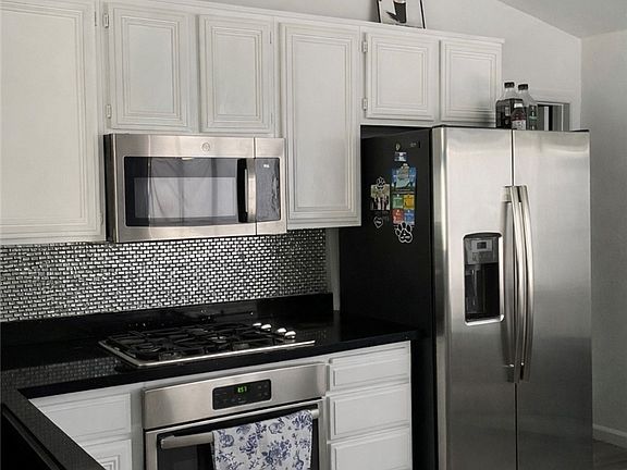 3rd image of 6208 Shadow Oak Dr