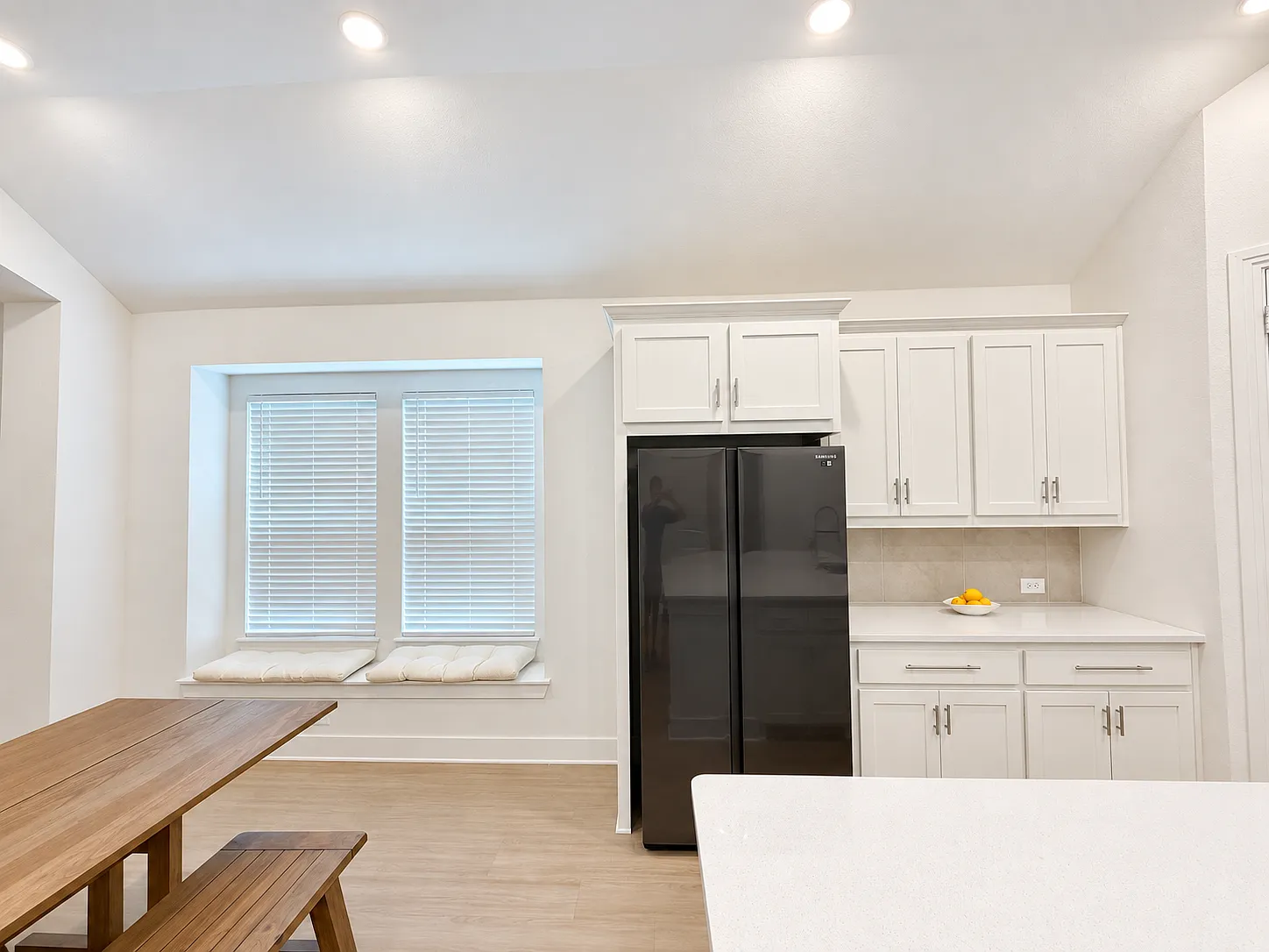 3 bed, 1977 sqft, $2,650 — Photo 2