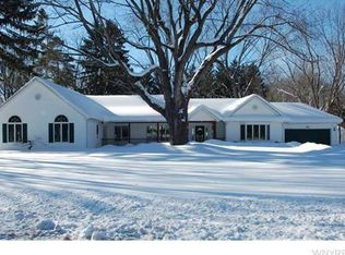 91 Girdle Rd, East Aurora, NY 14052