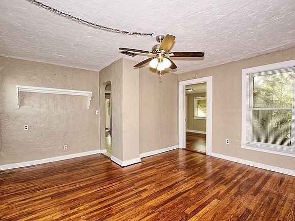 3rd image of 635 N Summerlin Ave