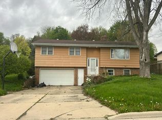 711 Willow Run St, Cottage Grove, WI 53527