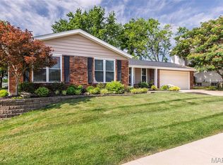 15152 Appalachian Trl, Chesterfield, MO