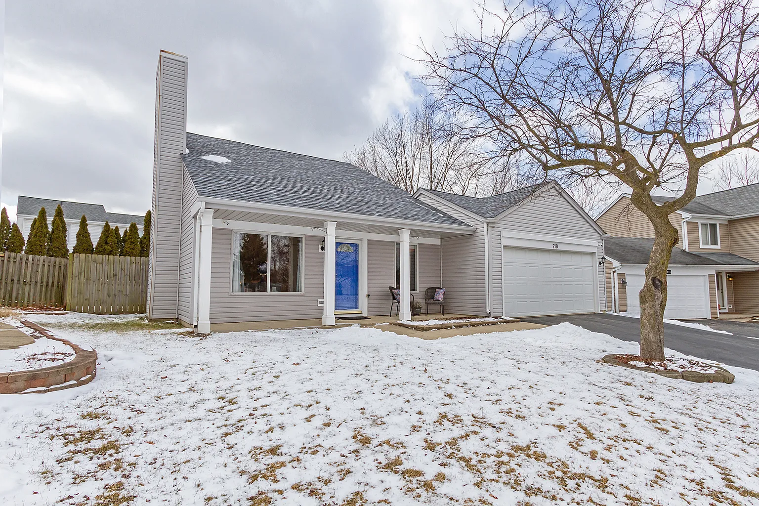 218 Iris Dr photo 1